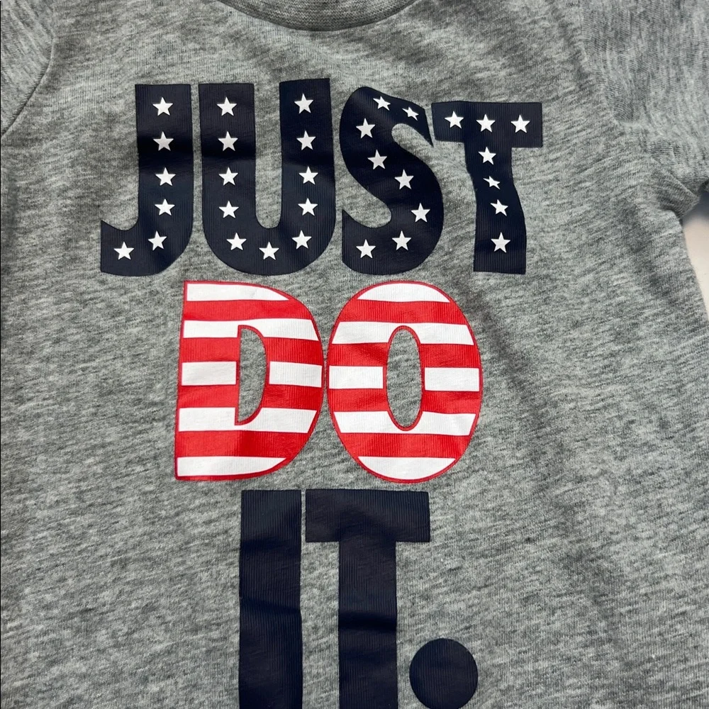 Baby boys‎ Nike Gray Baby Romper with Star Print